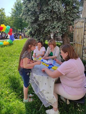 Ангели розкрили свої крила над Україною! До дня захисту дітей відбувся благодійний майстер-клас "Патріотичний Ангелик".